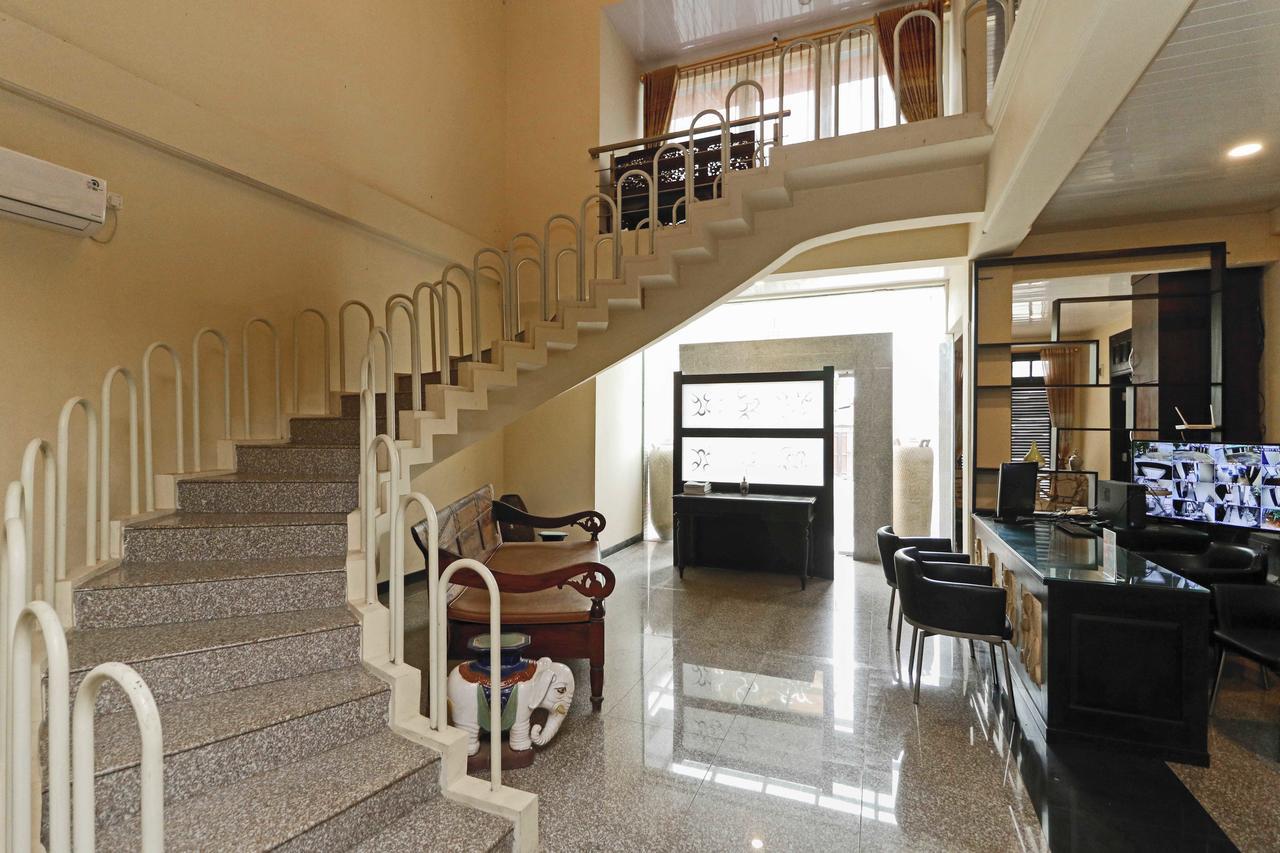 RedDoorz Plus near Halim Perdanakusuma 2 Cakarta Dış mekan fotoğraf